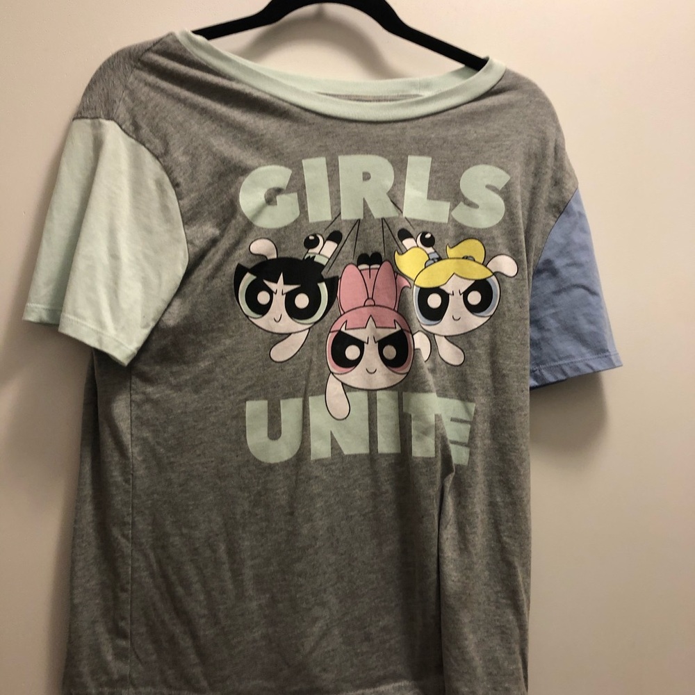 Gray Powerpuff girls tee.